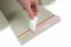 Speedbox aus Graspapier - Wird durch den Haftklebestreifen geschlossen | Briefumschlaegebestellen.de