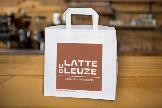  Tragetaschen aus Papier mit Flachhenkel | Briefumschlaegebestellen.de